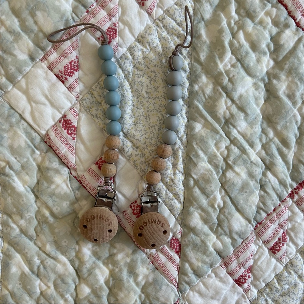 Teething pacifier clips